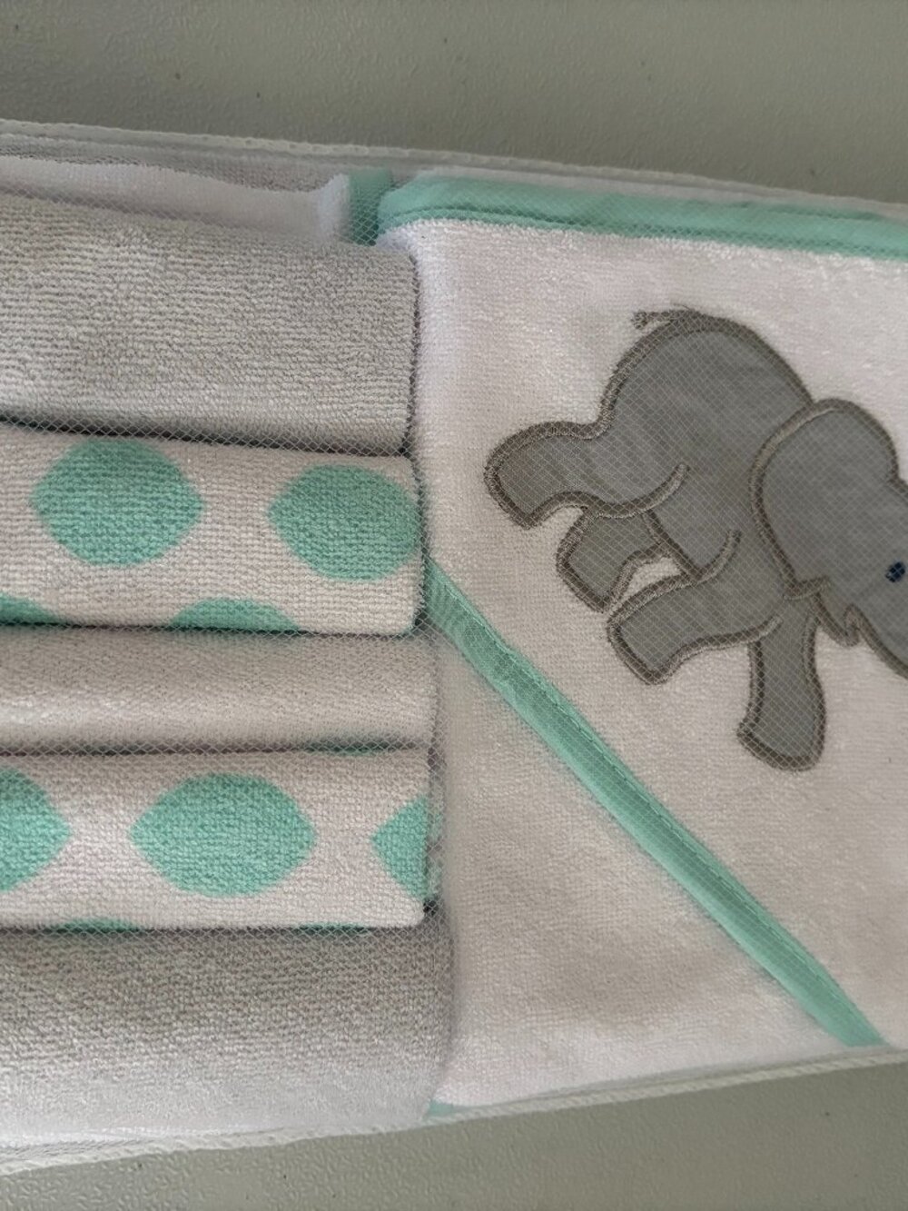 Hooded Towel & 5 Washcloths